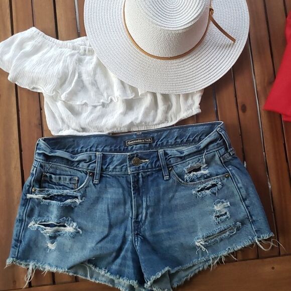💖Abercrombie & Fitch Distressed Jean Shorts - Picture 1 of 7